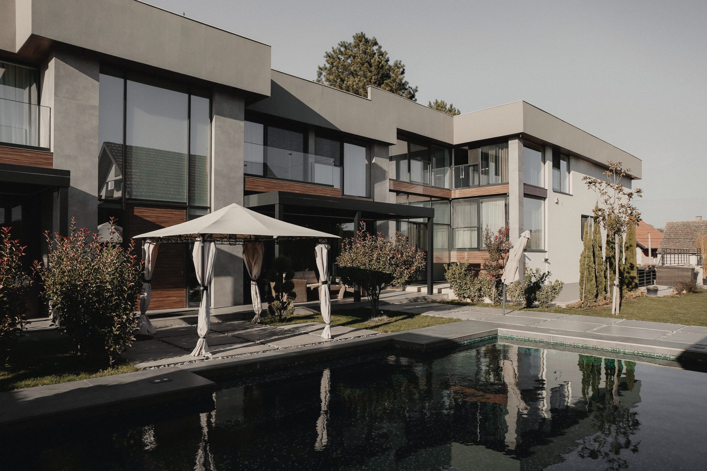 DiWine House